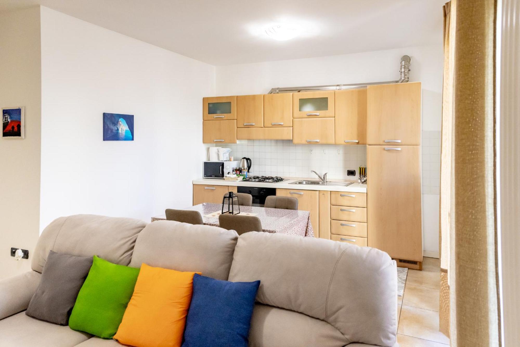 Charming Two Bedroom Venise