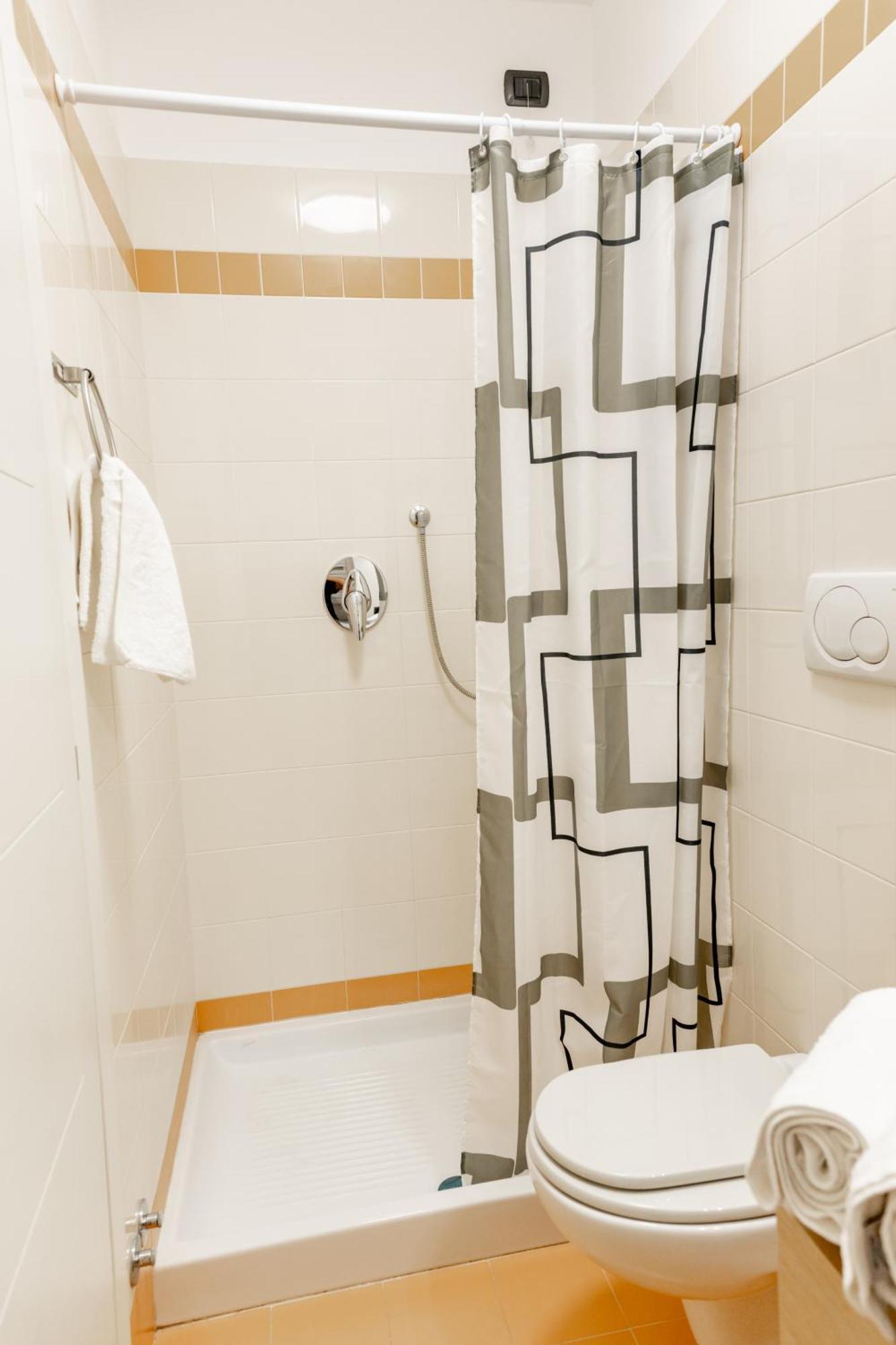 Charming Two Bedroom * Venise