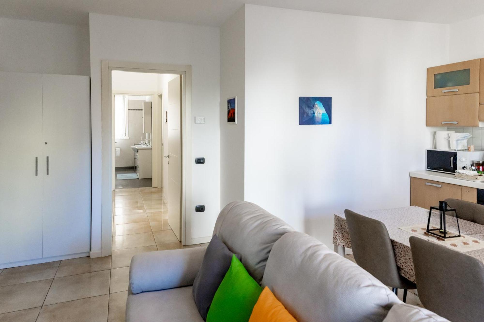 Charming Two Bedroom Venise