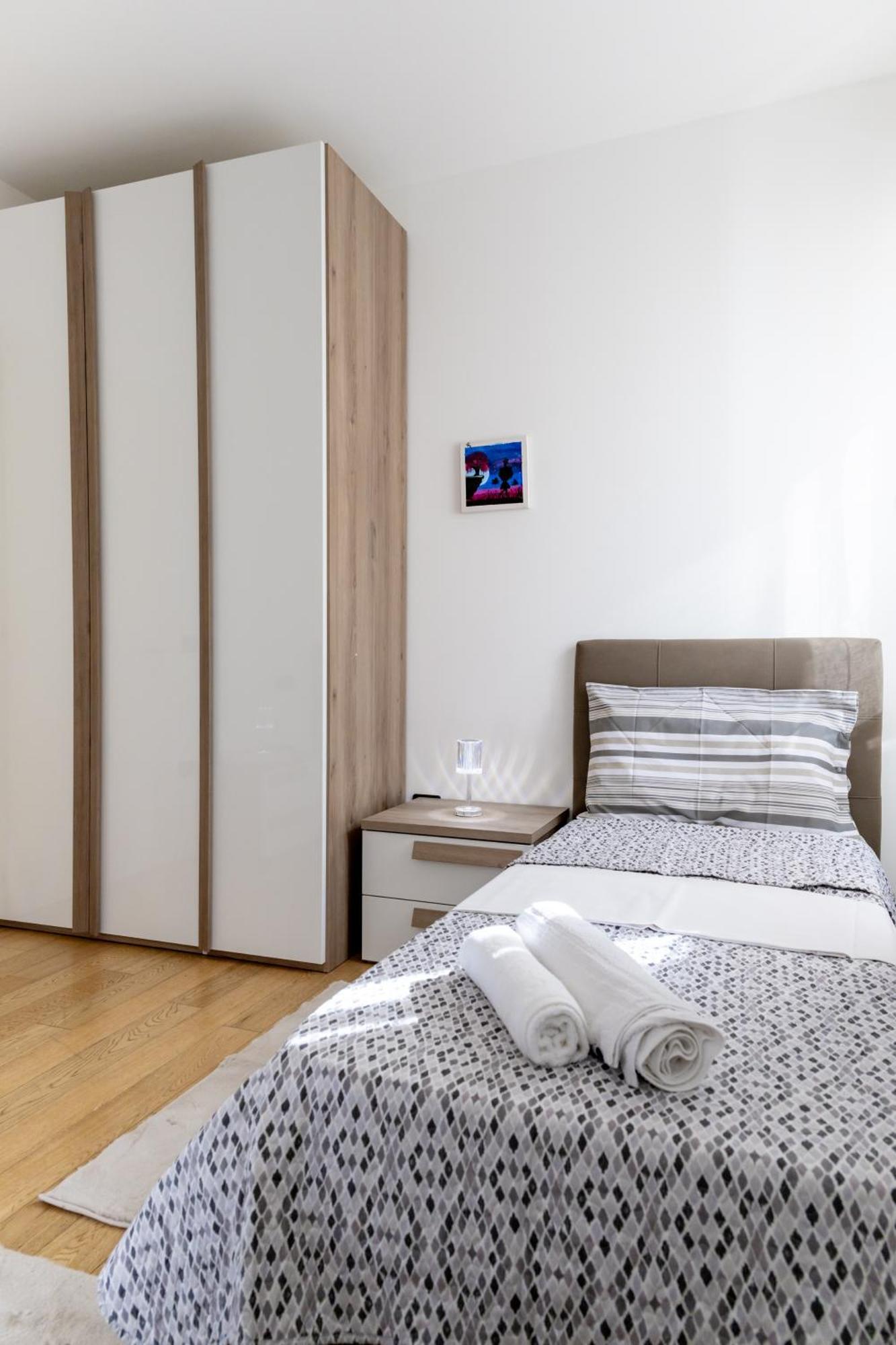 Charming Two Bedroom * Venise